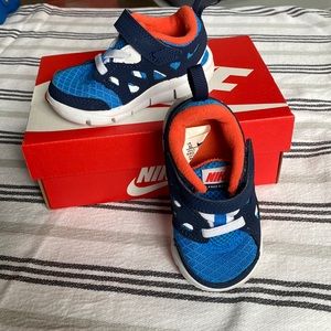 Nike Free Run 2 shoes size 5c